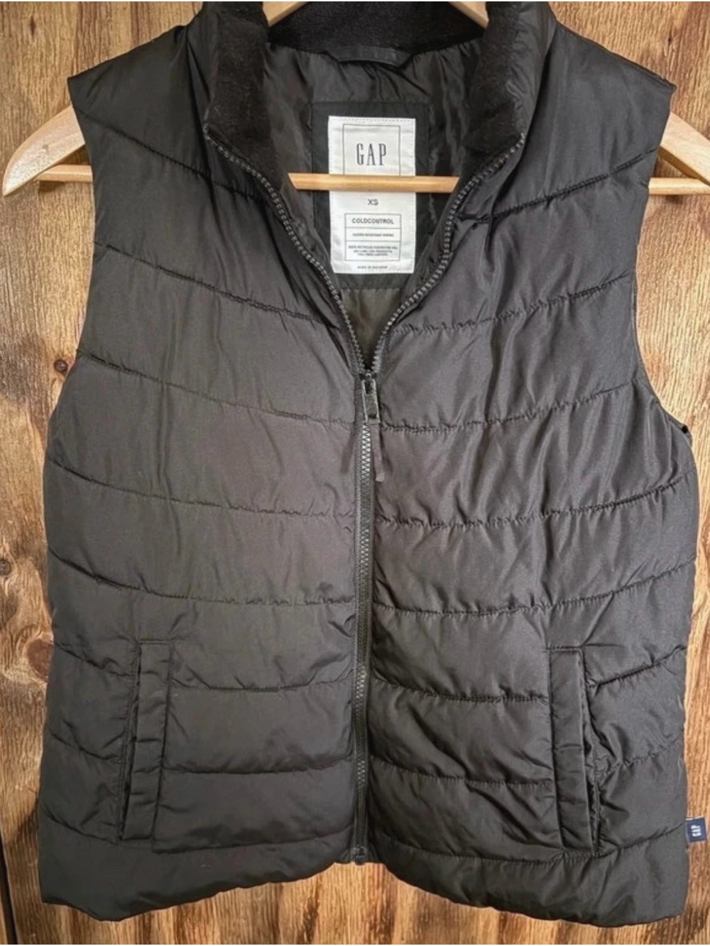 GAP Women's Black Quilted Puffer Vest with Stand Collar